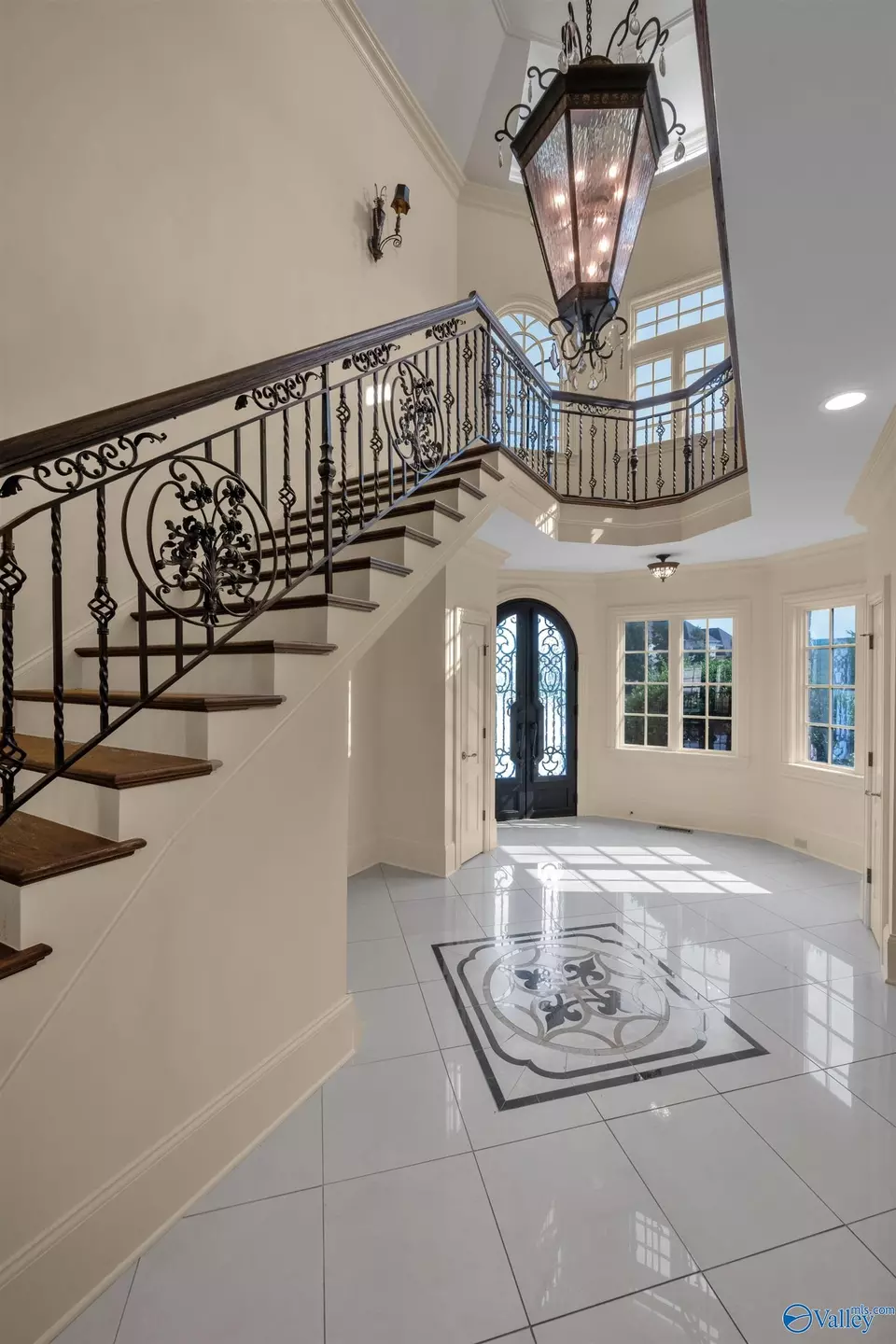 Entry Way - 10 Lake Forest Blvd, Huntsville, AL 35824 photo 1 of 5