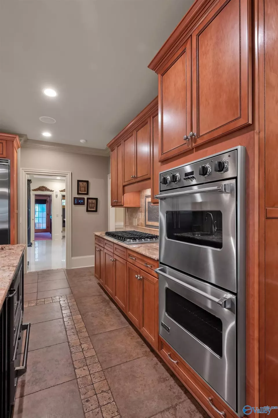 Kitchen - 10 Lake Forest Blvd, Huntsville, AL 35824 photo 2 of 4