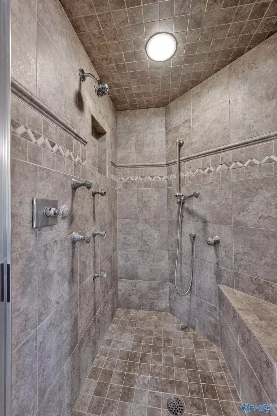 Bath - 10 Lake Forest Blvd, Huntsville, AL 35824 photo 3 of 9