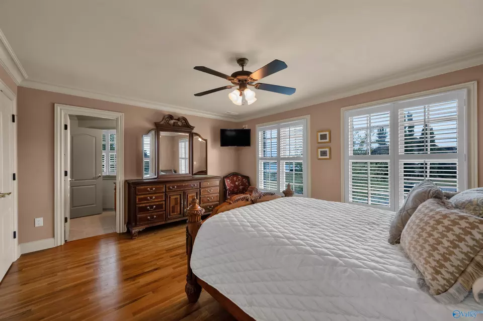 Bedroom - 10 Lake Forest Blvd, Huntsville, AL 35824 photo 4 of 8