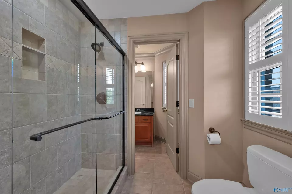 Bath - 10 Lake Forest Blvd, Huntsville, AL 35824 photo 8 of 9