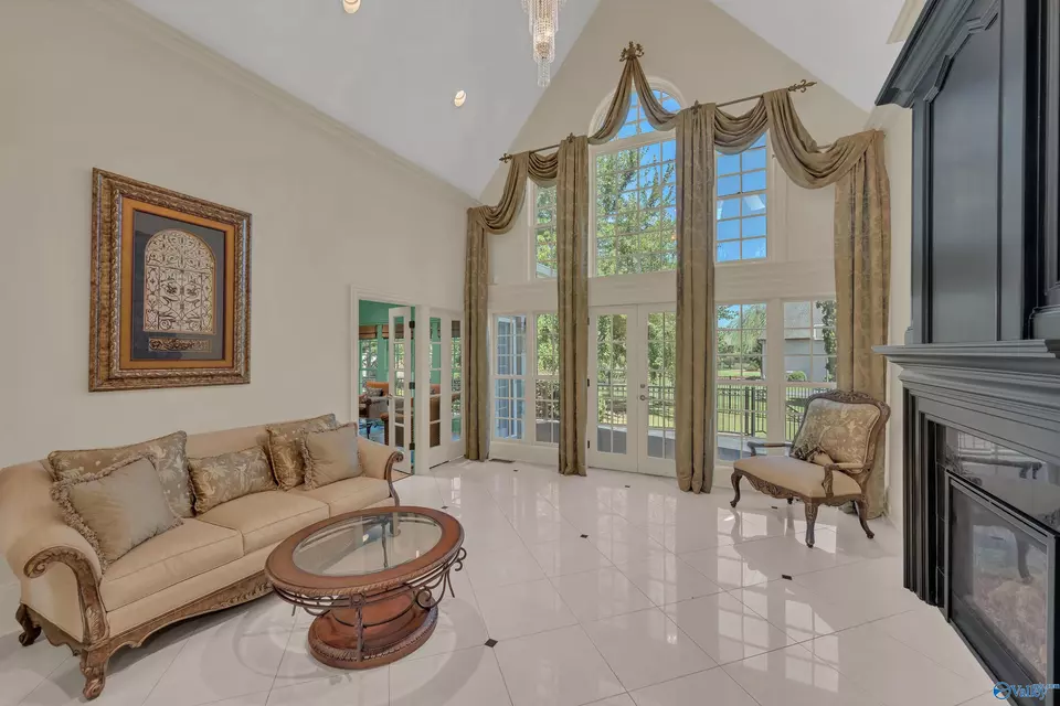 Living - 10 Lake Forest Blvd, Huntsville, AL 35824 photo 1 of 3