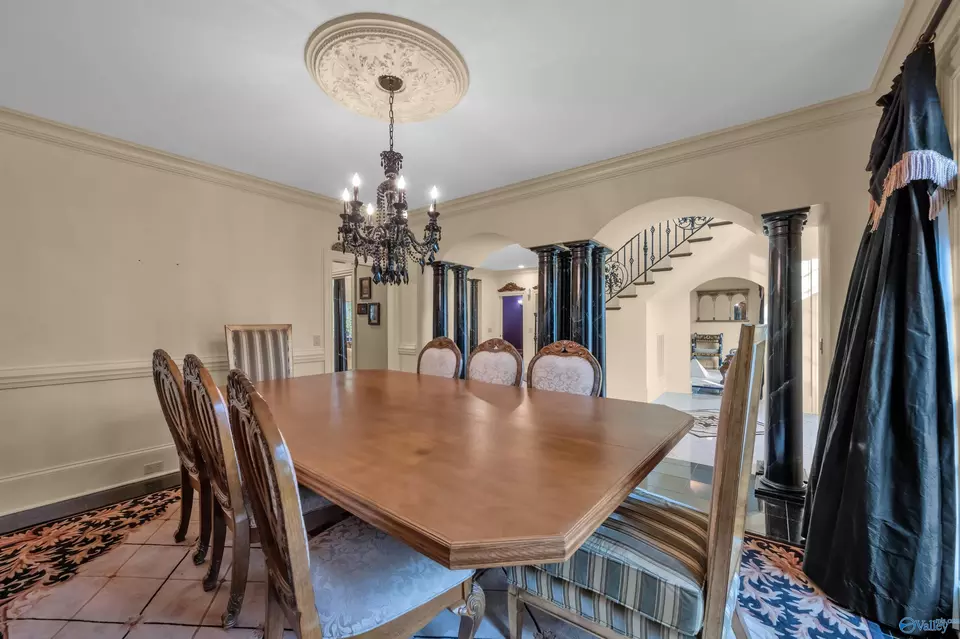 Dining - 10 Lake Forest Blvd, Huntsville, AL 35824 photo 1 of 2