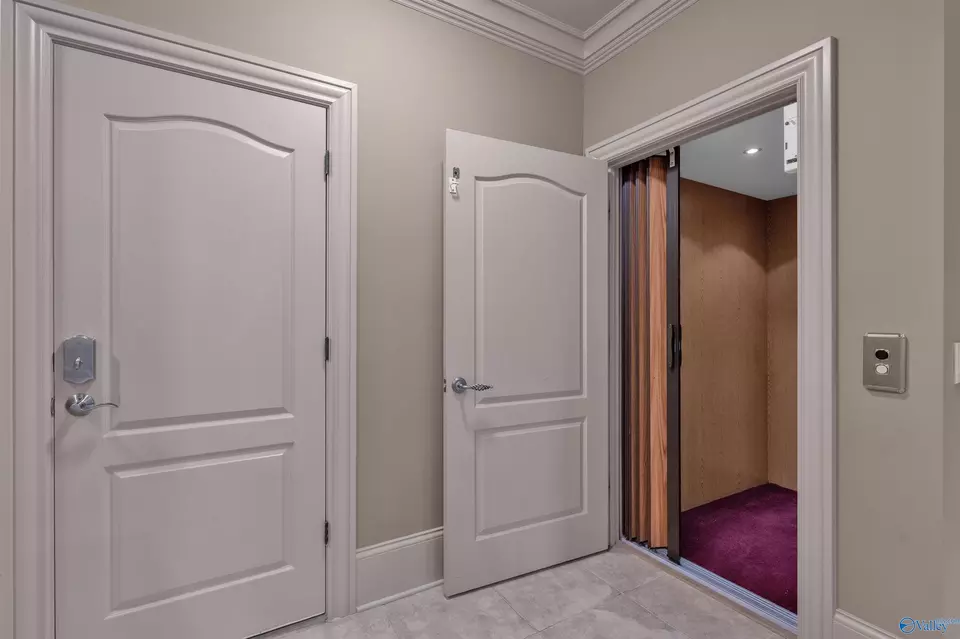 Entry Way - 10 Lake Forest Blvd, Huntsville, AL 35824 photo 3 of 5