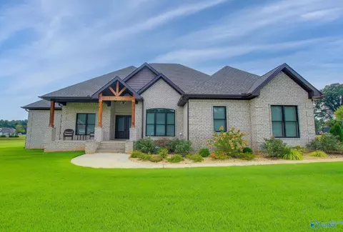 149 Grande Lake Dr, Moulton, AL 35650