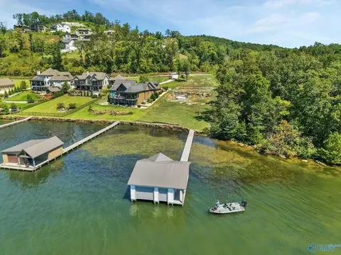 755 Reserve Dr, Guntersville, AL 35976
