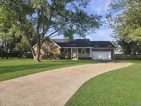 104 Sundance Cir, Hazel Green, AL 35750