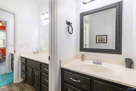Bath - 2000 Buttahatchee Dr, Hamilton, AL 35570 photo 8 of 9