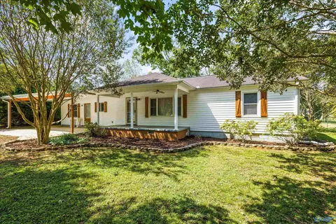 2648 Old Big Cove Rd, Owens Cross Roads, AL 35763