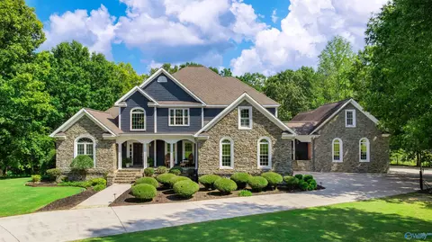 126 Caney Creek Dr, Rainsville, AL 35986