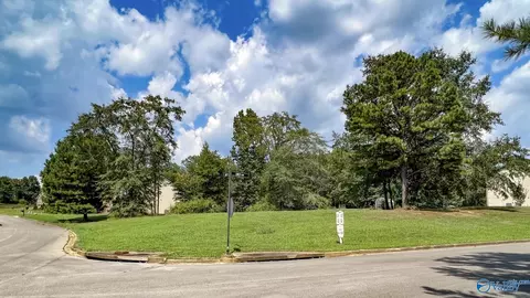 6890 Donna Cir #130, Bessemer, AL 35022