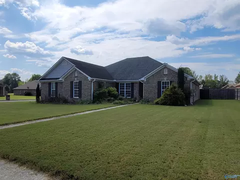 1001 Emerald Way, Hartselle, AL 35640