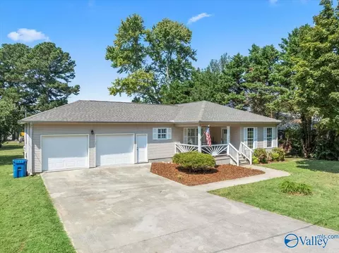 Exterior - 343 2nd Ave, Grant, AL 35747 photo 1 of 7