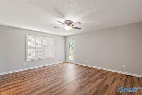 Living - 343 2nd Ave, Grant, AL 35747 photo 4 of 4