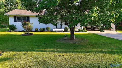 4 Carriage Rd, Anniston, AL 36206