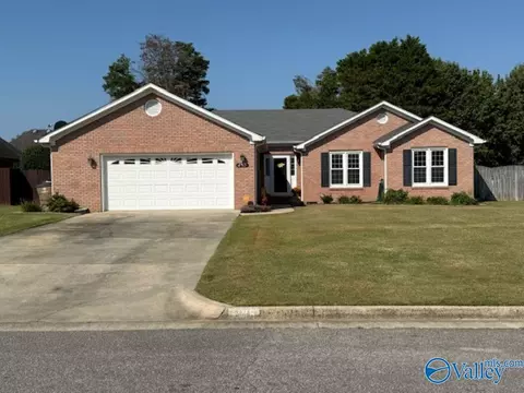 2915 Whiteford Dr, Decatur, AL 35603