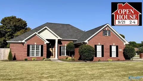 9880 SE Willow Cove Rd, Huntsville, AL 35802