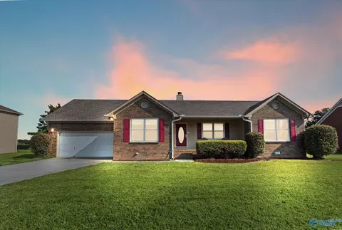 317 Walker Ln, Hazel Green, AL 35750