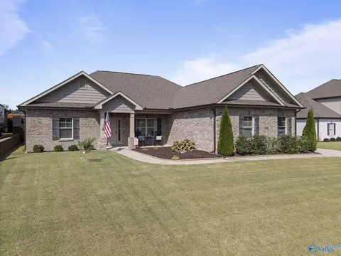 108 Fawn Brook Dr, Hazel Green, AL 35750