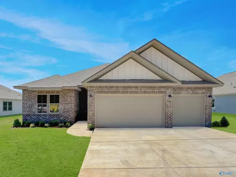300 Pond Spring Dr, Huntsville, AL 35811
