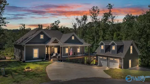 2567 Lookout Mountain Dr, Scottsboro, AL 35769
