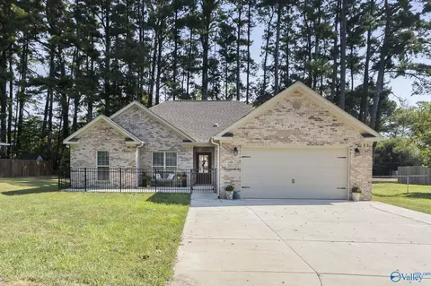 2011 Old Big Cove Rd, Owens Cross Roads, AL 35763