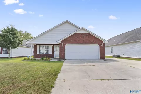 3907 Steve Perkins Dr, Decatur, AL 35603