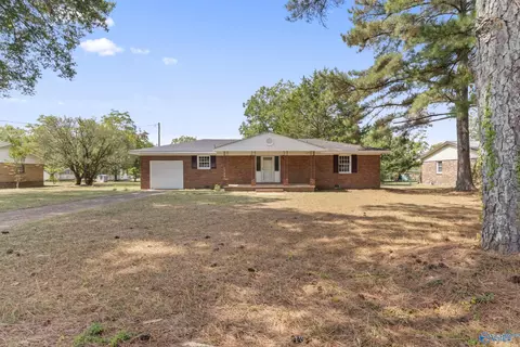 301 NW Holloway St, Hartselle, AL 35640