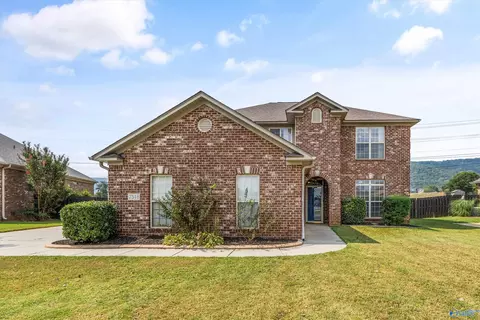 7518 Parktrace Ln, Owens Cross Roads, AL 35763