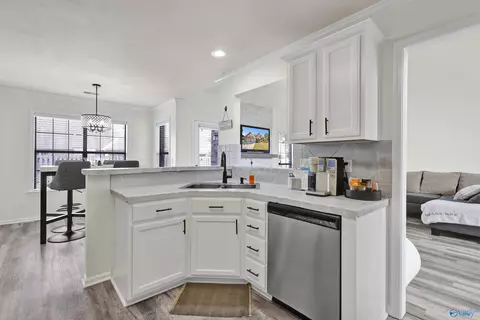 208 Queens Gate, Maylene, AL 35114 photo 9
