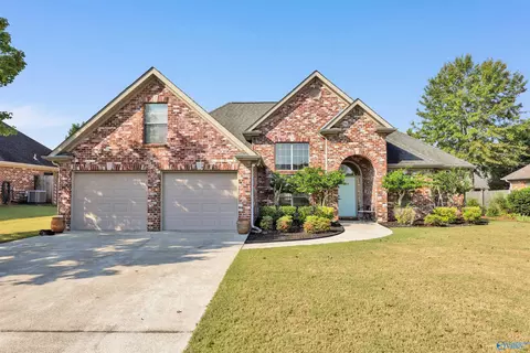 208 Queens Gate, Maylene, AL 35114 photo 2