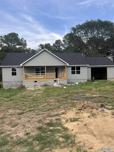 102 Shady Ln, Geraldine, AL 35974