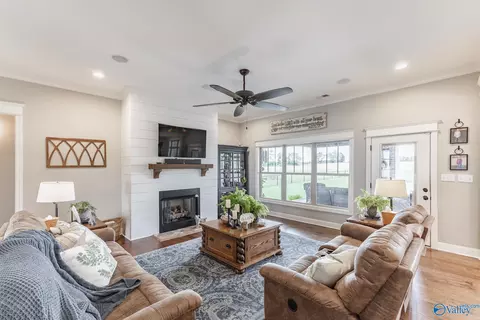 Living - 20172 Sharp Rd, Athens, AL 35613 photo 1 of 1