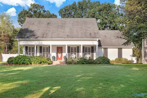 1805 Hayes St, Hartselle, AL 35640