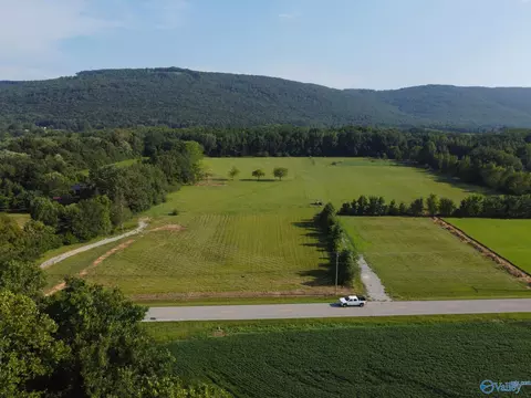 310 1b Little Cove Rd, Gurley, AL 35748