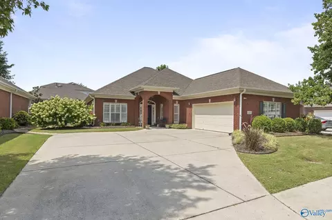 3206 Pierside Cir, Owens Cross Roads, AL 35763