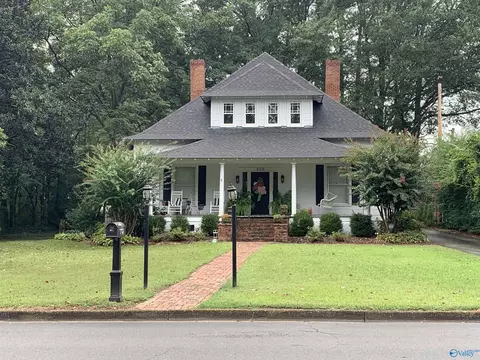 302 S Scott St, Scottsboro, AL 35768