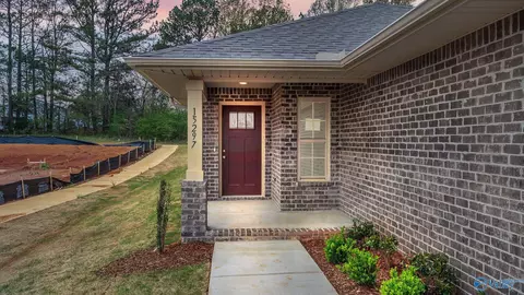 15462 Lapwing Cv, Athens, AL 35611
