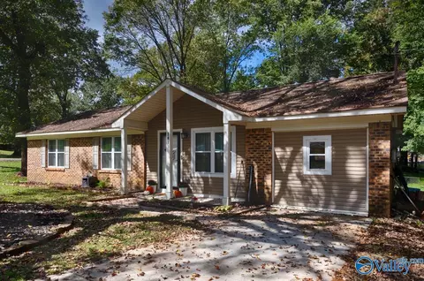 201 Amy Dr, Huntsville, AL 35811