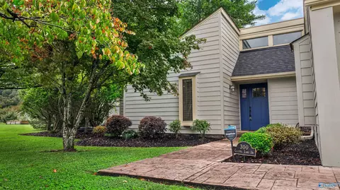 300 Crystal Lake Dr, Fort Payne, AL 35967