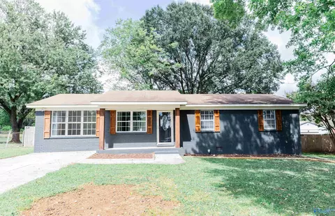 717 SW Larkwood Cir, Hartselle, AL 35640