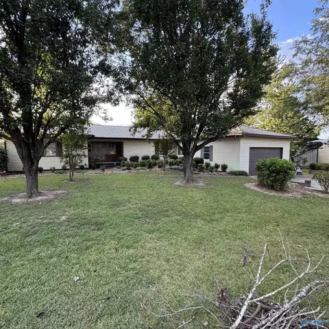 303 Auburn St, Centre, AL 35960