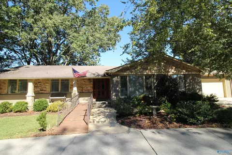725 Lily Flagg Rd, Huntsville, AL 35802