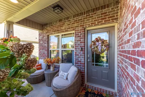 8308 Stillwater Cir, Huntsville, AL 35806