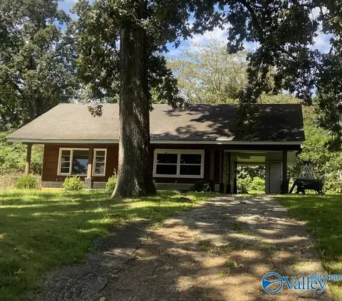 914 Madison St, Tuscumbia, AL 35674