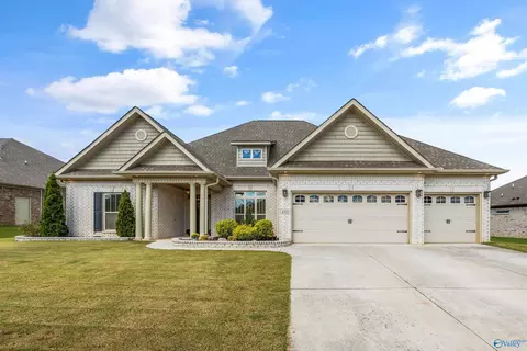 4505 Eagles Rest Dr, Owens Cross Roads, AL 35763