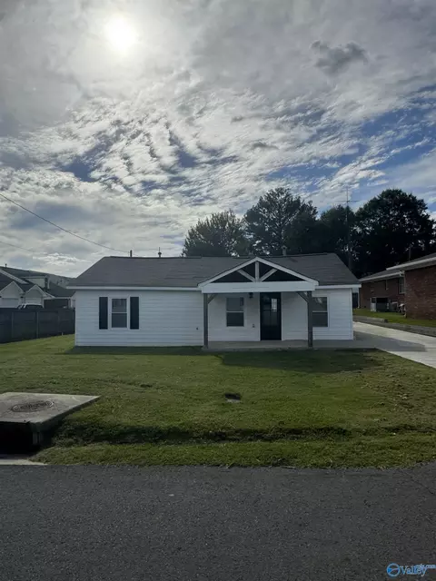 311 Cedar St, Hartselle, AL 35640