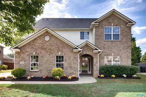 104 Raymon Cir, Huntsville, AL 35806