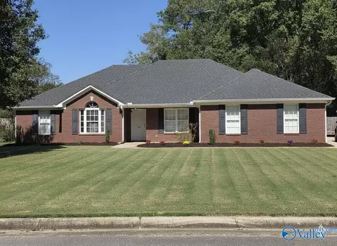 156 Cove Creek Dr, Priceville, AL 35603