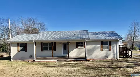 212 Nelson St, Hartselle, AL 35640